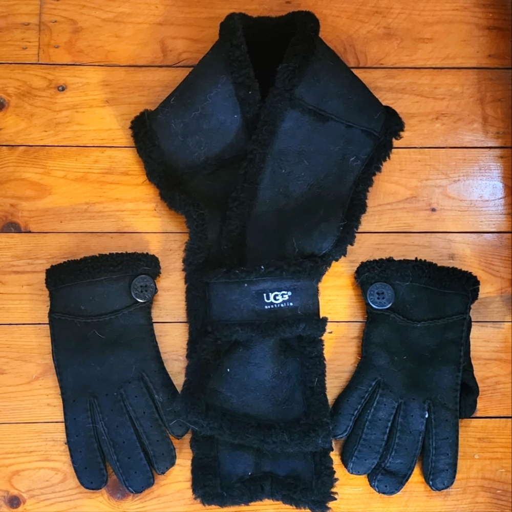 UGG Scarf and gloves set Size Small  gloves